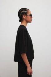 Tshirt typu oversize w kolorze BLACK - GALAXY-M/L. Czarne t-shirty Marsala, l, bez wzorów, z bawełny, bez kołnierzyka, bez ramiączek. Za 129.90 zł.