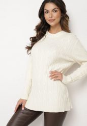 Jasnobeżowy Sweter z Wiskozą i Ozdobnym Splotem Savria. Brązowe swetry Born2be, bez wzorów, z jeansu, bez ramiączek. Za 69.99 zł.