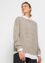 Sweter oversize w warkocze. Brązowe swetry bonprix, bez wzorów, bez ramiączek. Za 109.99 zł.