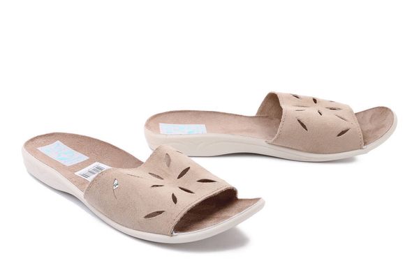 ADANEX 27332 SAK67NN beżowy, klapki damskie. Brązowe klapki Adanex, bez wzorów, bez obcasa. Za 52.79 zł.