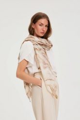 Szal w marmurkowy wzór beżowy. Brązowe szaliki MOODO, bez wzorów, z poliesteru. Za 59.99 zł.
