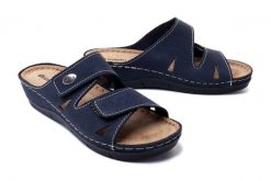 INBLU OE-02 004 granatowy, klapki profilaktyczne damskie. Niebieskie klapki Inblu, bez wzorów, ze skóry, bez obcasa. Za 152.90 zł.