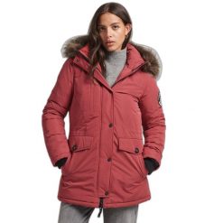 Parka damska Superdry Ashley Everest. Czerwone parki Superdry, na zimę, bez kaptura. Za 760.40 zł.