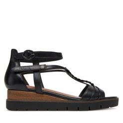 Sandały Tamaris. Czarne sandały Tamaris, bez wzorów, bez obcasa, na koturnie, bez zapięcia. Za 309.99 zł.