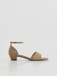 Sandały na obcasie - beżowy. Brązowe sandały Reserved, bez wzorów, bez obcasa, na obcasie, bez zapięcia. Za 139.99 zł.