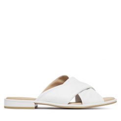 Klapki Caprice. Białe klapki Caprice, bez wzorów, bez obcasa. Za 299.99 zł.