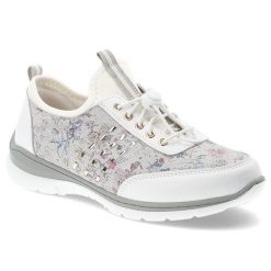 Półbuty damskie S.Barski, cholewka ze skóry naturalnej wsuwane płaskie lekkie i wygodne, białe, GR61-5990. Białe półbuty wsuwane S.BARSKI, bez wzorów, ze skóry, bez obcasa, na płaskiej podeszwie, bez zapięcia. Za 199.00 zł.