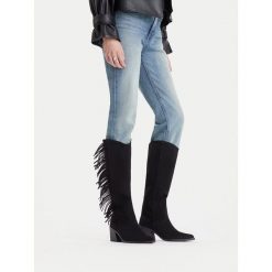 Kozaki JENNY. Czarne kozaki Jenny, bez obcasa, na słupku, bez zapięcia. Za 229.99 zł.
