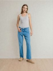 Jeansy straight leg push-up z efektem sprania - niebieski. Niebieskie jeansy Sinsay, l, bez wzorów. Za 69.99 zł.