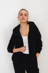BLUZA NICOLE CZARNA S - Flawless. Czarne bluzy Flawless, s, bez wzorów, z bawełny, z kapturem. Za 397.00 zł.