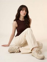 Jeansy wide leg mid waist z dekoracyjnym warkoczem na nogawce - kremowy. Białe jeansy Sinsay, bez wzorów. Za 69.99 zł.