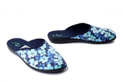 ADANEX 29514 DIL3VV niebieski, kapcie damskie. Niebieskie obuwie domowe Adanex, bez wzorów, bez zapięcia. Za 59.99 zł.