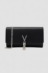 VALENTINO Czarna kopertówka Divina Pochette. Czarne kopertówki Valentino by Mario Valentino, bez wzorów, bez dodatków. W wyprzedaży za 180.99 zł.
