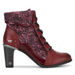 Botki Mustang. Czerwone botki Mustang, bez wzorów, bez obcasa, na słupku, bez zapięcia. Za 258.99 zł.