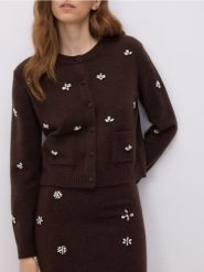 Kardigan z aplikacjami - brązowy. Brązowe kardigany Reserved, l, z aplikacjami, z dzianiny. Za 159.99 zł.