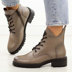Taupe trapery damskie Vinceza 58609. Botki VINCEZA, na jesień, bez wzorów, z polaru, z okrągłym noskiem, bez obcasa, bez zapięcia. Za 229.00 zł.