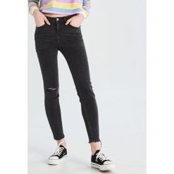 Jeansy skinny z efektem uszkodzenia - Czarny. Jeansy Sinsay. Za 59.99 zł.