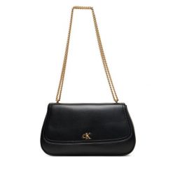 Torebka Calvin Klein. Czarne torebki klasyczne Calvin Klein, bez wzorów, bez dodatków. Za 649.99 zł.