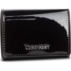 Mały Portfel Damski CALVIN KLEIN - Small Wallet P K60K604960 001. Czarne portfele Calvin Klein, bez wzorów, ze skóry ekologicznej. W wyprzedaży za 199.00 zł.