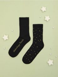 Skarpetki - czarny. Czarne skarpety Sinsay, bez wzorów. Za 8.99 zł.