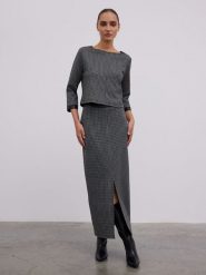 BGN Bluzka w kolorze szarym rozmiar: 34. Szare bluzki BGN, bez wzorów, ze skóry, bez kołnierzyka, bez ramiączek. Za 86.99 zł.