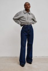 Spodnie jeansowe z szerokimi nogawkami w kolorze NAVY BLUE- MANHATTAN-L. Niebieskie spodnie materiałowe Marsala, na co dzień, l, z aplikacjami, z denimu. Za 459.90 zł.