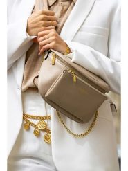 Victor & Hugo Paris Skórzana saszetka "Aly" w kolorze beżowym - 21 x 13 x 8 cm rozmiar: onesize. Brązowe torby na ramię Victor & Hugo Paris, bez wzorów, z materiału, sportowe, przez ramię, bez dodatków. Za 260.99 zł.