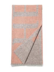 Hey Marly Wełniany szal "Signature" w kolorze pomarańczowym - 200 x 55 cm rozmiar: onesize. Pomarańczowe szaliki Hey Marly, bez wzorów, z kaszmiru. Za 217.99 zł.