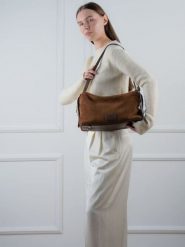 Christian Laurier Skórzana torebka "Yra" w kolorze brązowym - 34 x 18 x 12 cm rozmiar: onesize. Brązowe torby na ramię Christian Laurier, bez wzorów, z materiału, na ramię, bez dodatków. Za 369.99 zł.