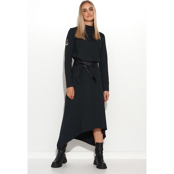 Makadamia Sukienka w kolorze czarnym rozmiar: 36/38. Czarne sukienki Makadamia, na co dzień, z aplikacjami, ze skóry, z asymetrycznym kołnierzem, bez ramiączek, maxi, asymetryczne. Za 95.92 zł.