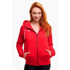 Bluza sportowa damska Nike Wmns Park 20. Czerwone bluzy Nike, bez wzorów, z kapturem. W wyprzedaży za 212.15 zł.