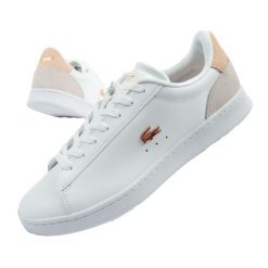 Buty sportowe trampki damskie Lacoste Carnaby. Białe obuwie sportowe Lacoste, bez zapięcia, trekkingowe. Za 419.00 zł.