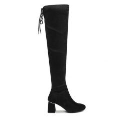 Kozaki DeeZee. Czarne kozaki DeeZee, bez obcasa, na słupku, bez zapięcia. Za 229.99 zł.