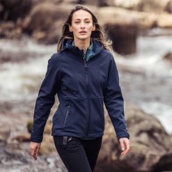 Dlx Christine- Damska kurtka Dlx Softshell Granatowa Marl. Niebieskie kurtki sportowe DLX, bez wzorów, z softshellu, bez kaptura, trekkingowe. Za 426.99 zł.