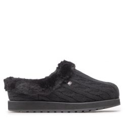 Kapcie Skechers. Czarne obuwie domowe Skechers, bez wzorów, bez zapięcia. Za 219.99 zł.