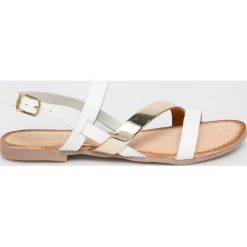 Gioseppo - Sandały. Białe sandały Gioseppo, bez wzorów, z gumy, bez obcasa, na obcasie, bez zapięcia. W wyprzedaży za 139.90 zł.