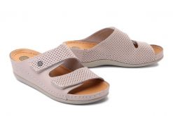 DR. BRINKMANN 700568-81 beżowy, klapki profilaktyczne damskie. Brązowe klapki Dr. Brinkmann, bez wzorów, bez obcasa. Za 329.90 zł.