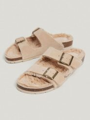 Pepe Jeans FOOTWEAR Skórzane klapki w kolorze beżowym rozmiar: 36. Brązowe klapki Pepe Jeans FOOTWEAR, bez wzorów, z jeansu, z otwartym noskiem, bez obcasa. Za 118.56 zł.