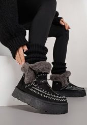 Czarne Śniegowce na Grubej Podeszwie Ozdobione Haftowanym Motywem i Futerkiem Caretusa. Czarne trapery i śniegowce Born2be, z jeansu. Za 109.99 zł.