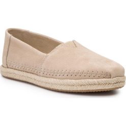 Espadryle TOMS - Classic 10013481 Stone Brown. Brązowe espadryle Toms, bez wzorów, z materiału, bez obcasa, na płaskiej podeszwie, bez zapięcia. W wyprzedaży za 279.00 zł.