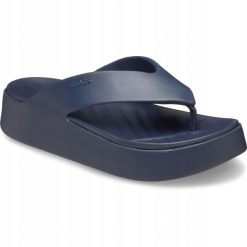 Japonki Dla Dorosłych Crocs Getaway Platform Flip. Niebieskie klapki Crocs, bez wzorów, z materiału, bez obcasa. Za 199.99 zł.