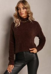 Brązowy Dzianinowy Sweter z Dłuższym Włosiem i Półgolfem Christiam. Brązowe swetry Renee, z aplikacjami, z dzianiny, bez ramiączek. Za 49.99 zł.