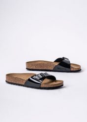 Birkenstock Madrid BF Klapki damskie. Czarne klapki Birkenstock, bez wzorów, bez obcasa. Za 279.99 zł.