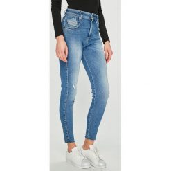 Diesel - Jeansy Slandy. Niebieskie jeansy Diesel, bez wzorów, z podwyższonym stanem. W wyprzedaży za 449.90 zł.