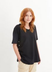 Szeroki t-shirt z bawełny organicznej. Czarne t-shirty bonprix, bez wzorów, z bawełny, bez kołnierzyka, bez ramiączek. Za 57.99 zł.