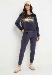 Granatowy Komplet Dresowy z Weluru Ozdobiony Wzorem w Cętki z Bluzą i Spodniami Cooperia. Niebieskie bluzy Born2be, m, bez wzorów, z dresówki, bez kaptura. Za 79.99 zł.