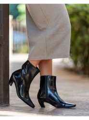 Belucci Botki w kolorze czarnym rozmiar: 38. Czarne botki Belucci, bez wzorów, bez obcasa, bez zapięcia. Za 162.49 zł.