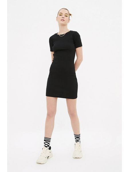 Trendyol Sukienka w kolorze czarnym rozmiar: L. Czarne sukienki Trendyol, l, bez wzorów, z bawełny, bez kołnierzyka, bez ramiączek, mini. Za 37.03 zł.