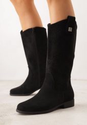 Czarne Botki Typu Kowbojki Ażurowe Ozdobione Metaliczną Aplikacją Iomosa. Czarne botki Born2be, z aplikacjami, prążkowane, bez obcasa, na płaskiej podeszwie, bez zapięcia. Za 149.99 zł.