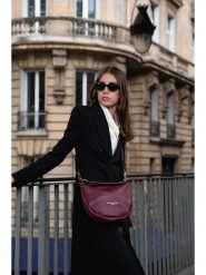 Maison héritage PARIS Skórzana torebka "Ric" w kolorze bordowym - 29 x 24 x 5 cm rozmiar: onesize. Czerwone torby na ramię Maison héritage PARIS, bez wzorów, z materiału, na ramię, bez dodatków. Za 345.36 zł.